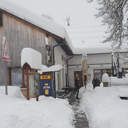 Pension A Restaurace U Sousedu Стражны Экстерьер фото